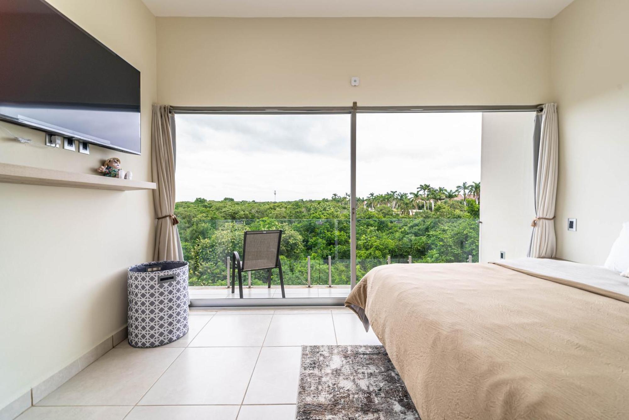 3 Bd With Balcony, Gym, Rooftop Pool, Hot Tub Playa del Carmen