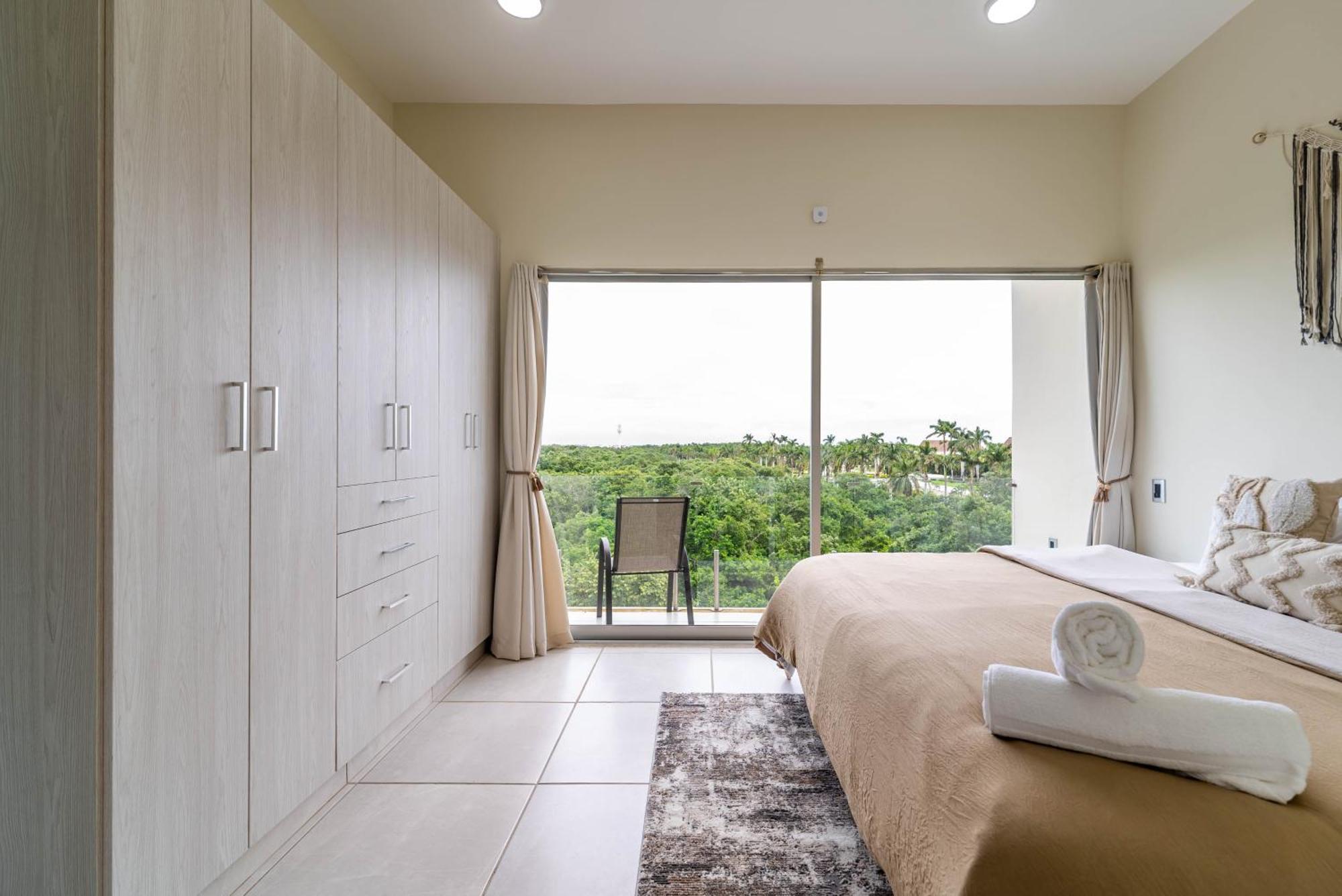 3 Bd With Balcony, Gym, Rooftop Pool, Hot Tub Playa del Carmen