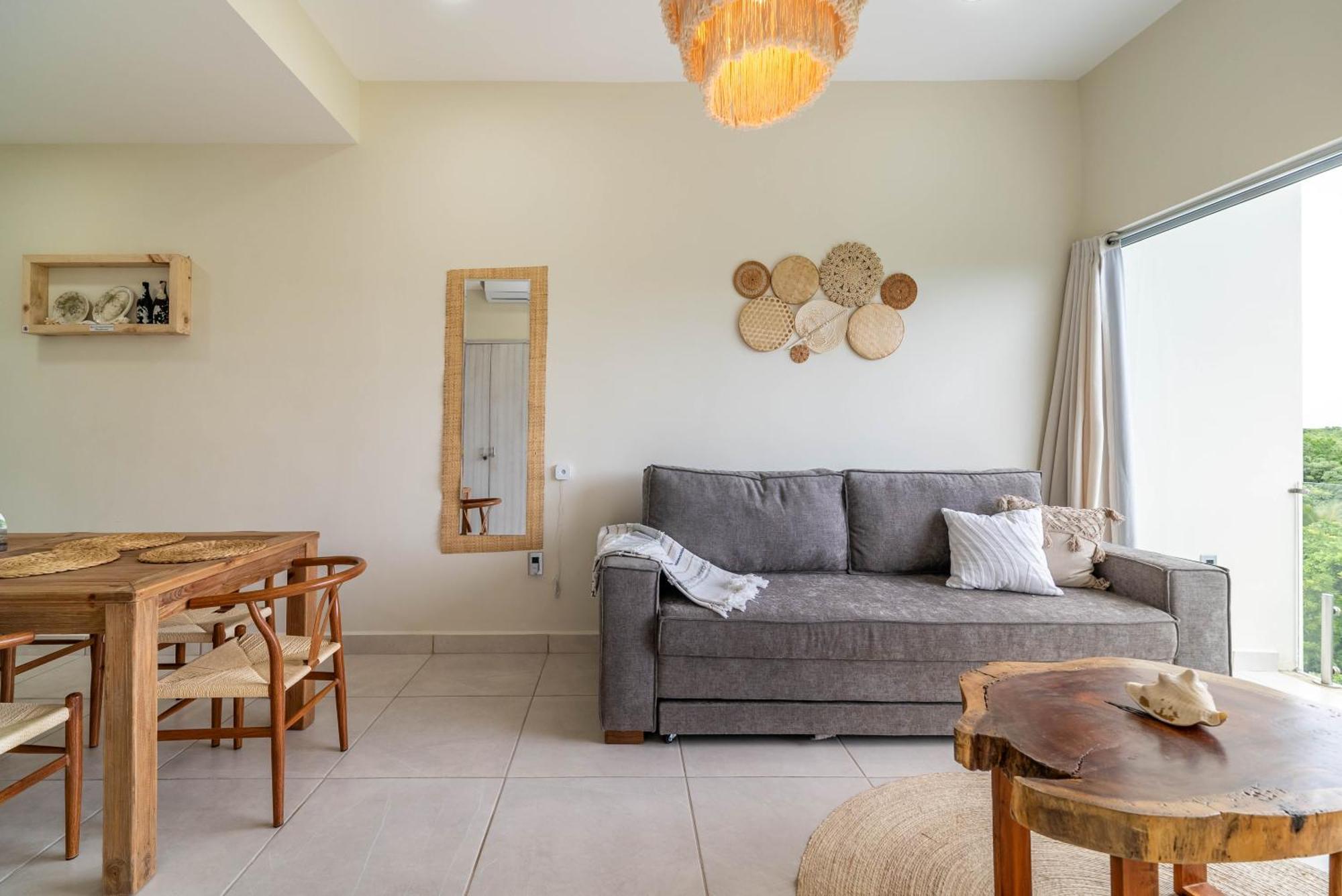 3 Bd With Balcony, Gym, Rooftop Pool, Hot Tub