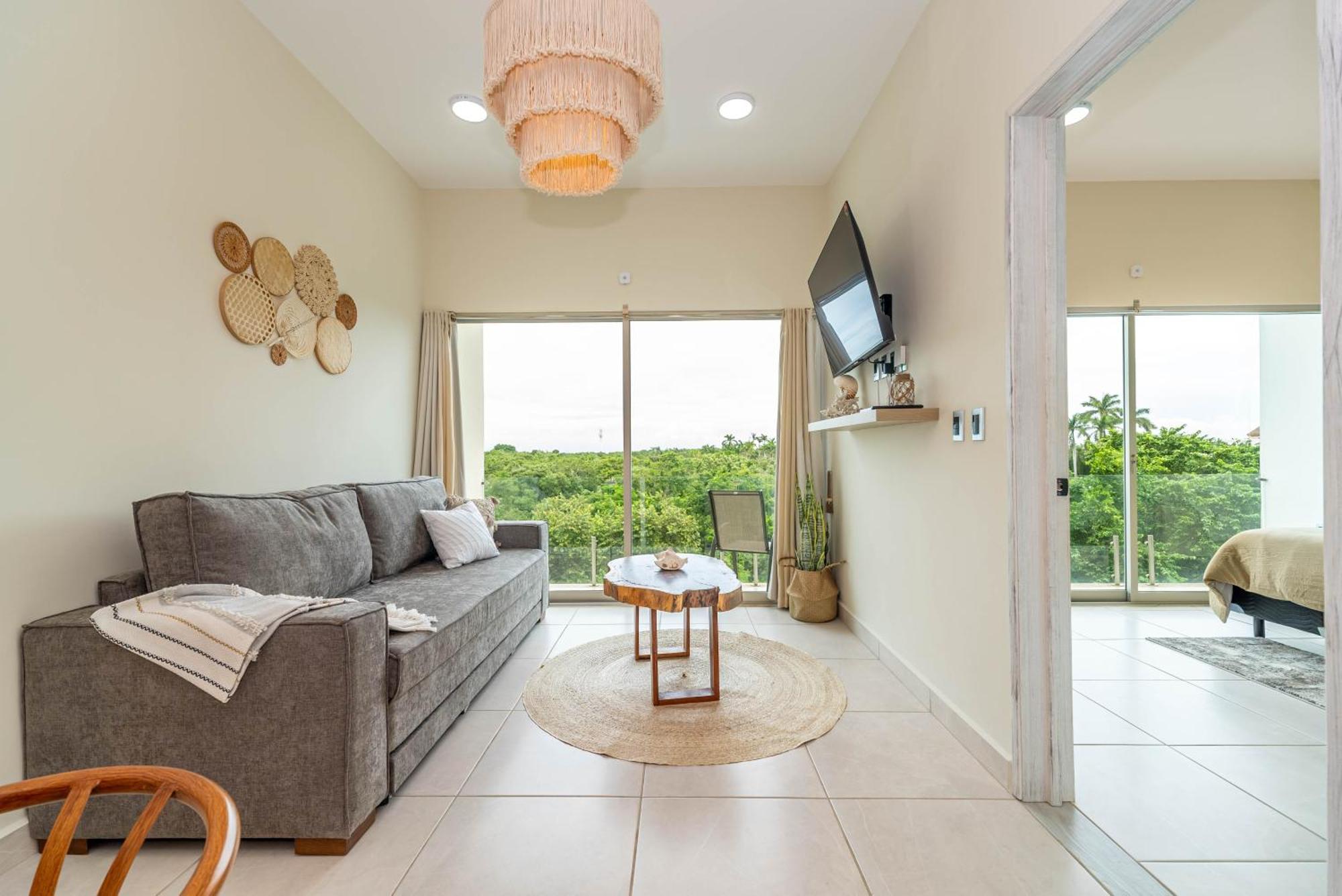 3 Bd With Balcony, Gym, Rooftop Pool, Hot Tub Holiday home *