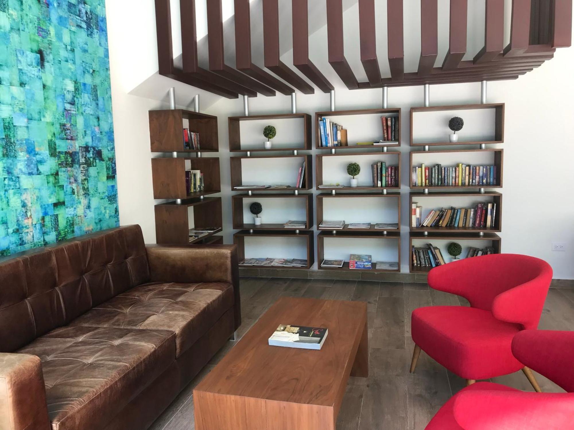 Apartment Beautiful Location, Large Pool And Fast 150mg Wifi