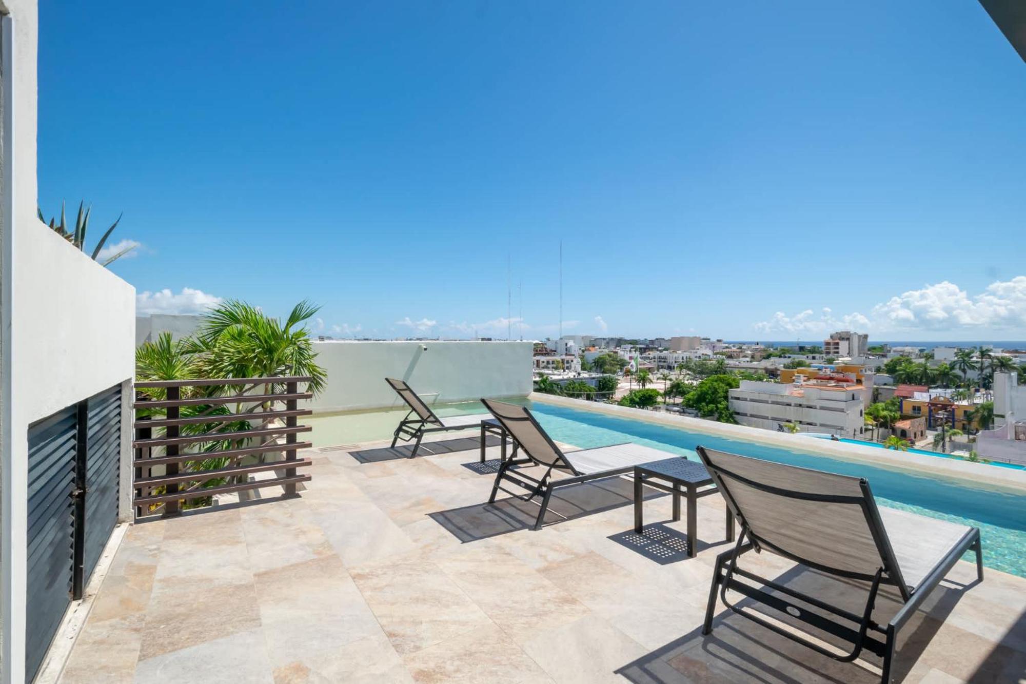 Oceanview Pool & Lounge Private Balcony Gym & Bbq Holiday home Playa del Carmen