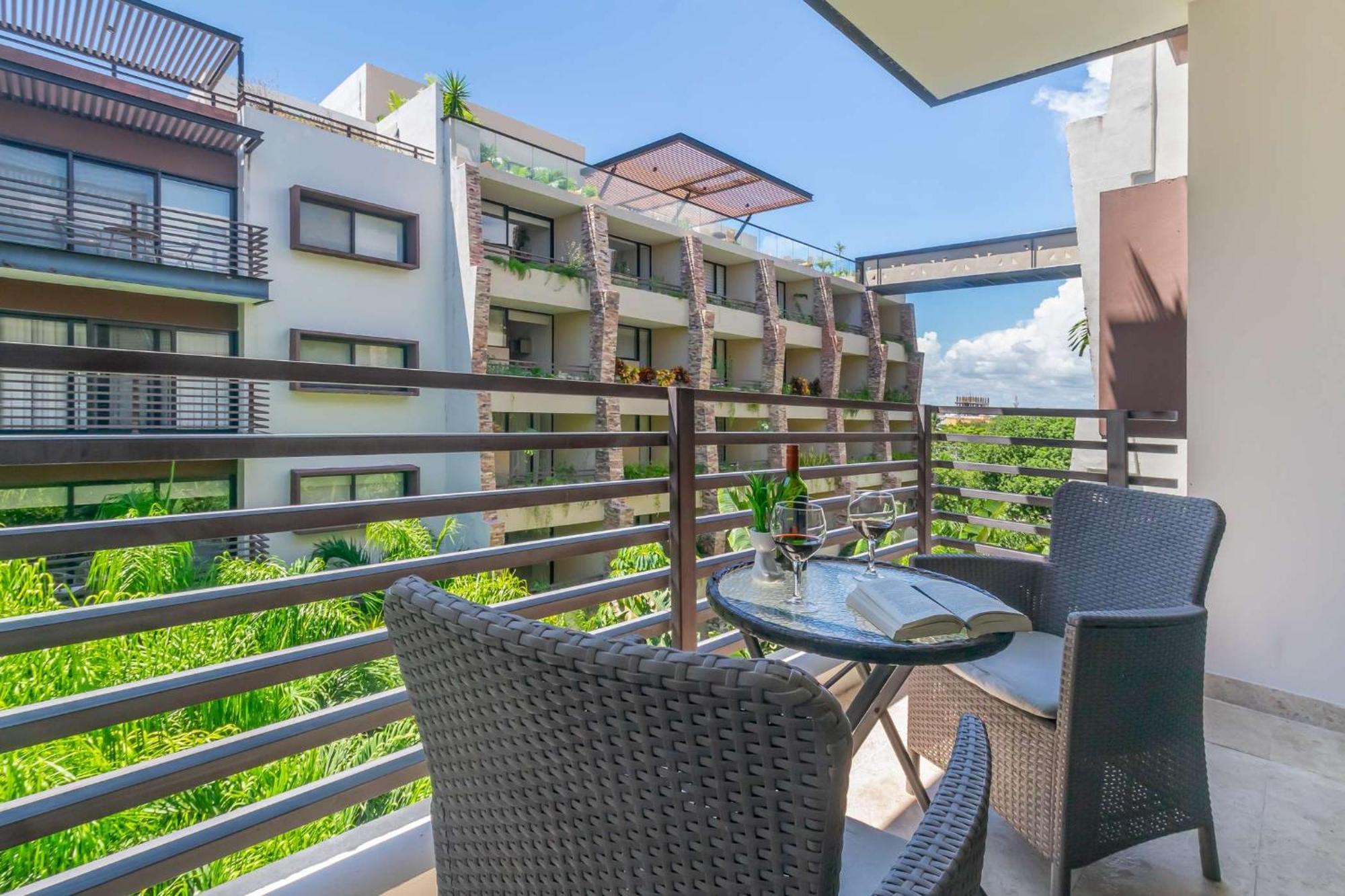 Holiday home Oceanview Pool & Lounge Private Balcony Gym & Bbq *
