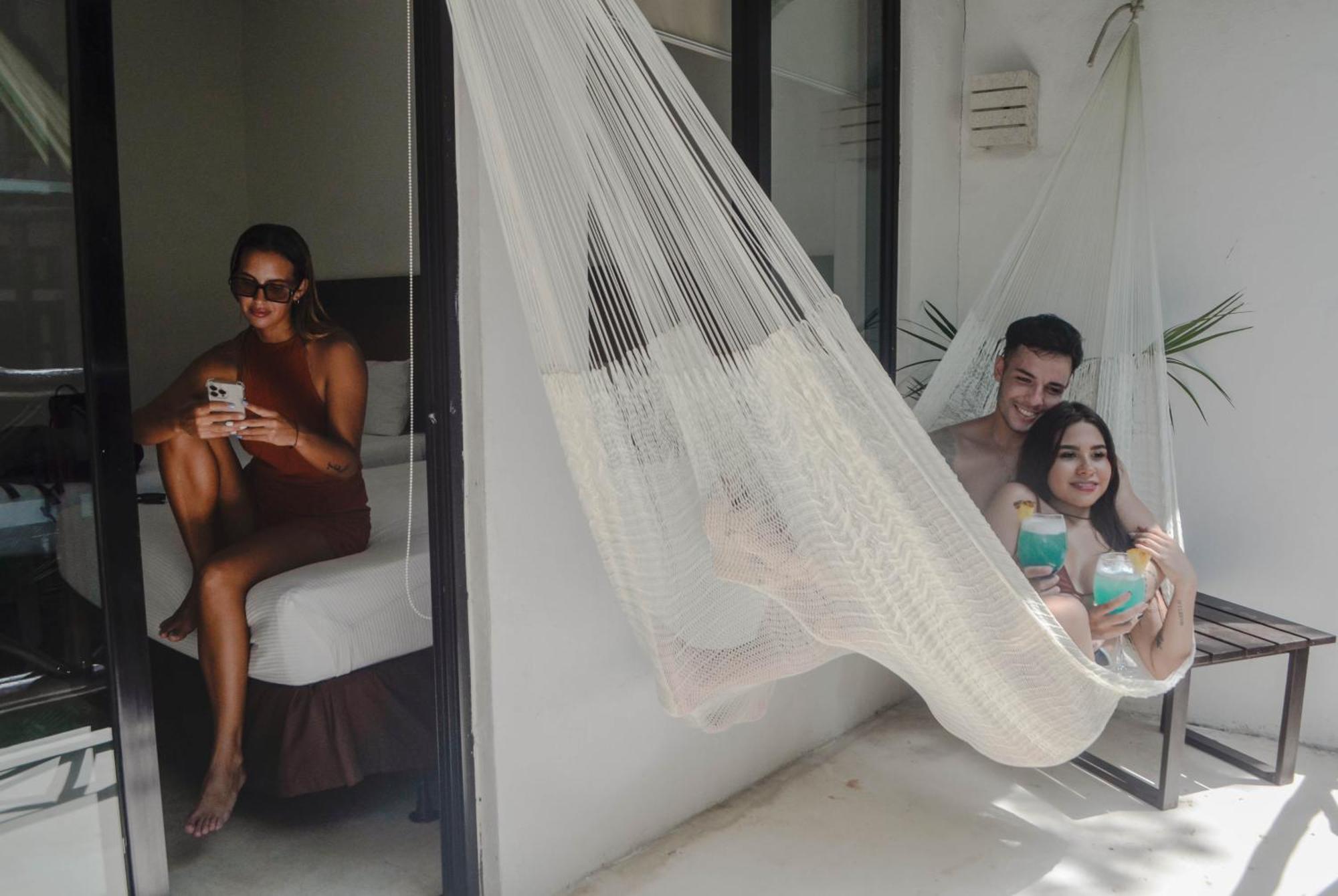 Siesta Fiesta - 5th Avenue Hotel 2*