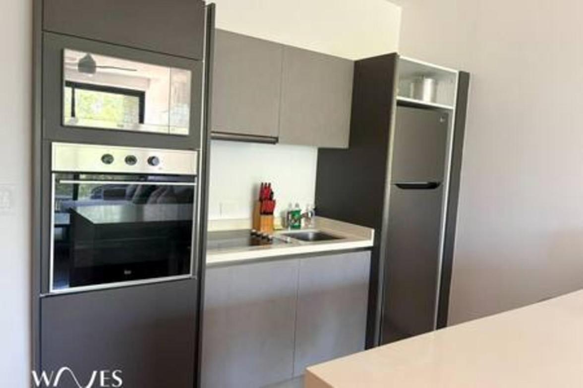 Luminous 1 Br. Steps Away From The *