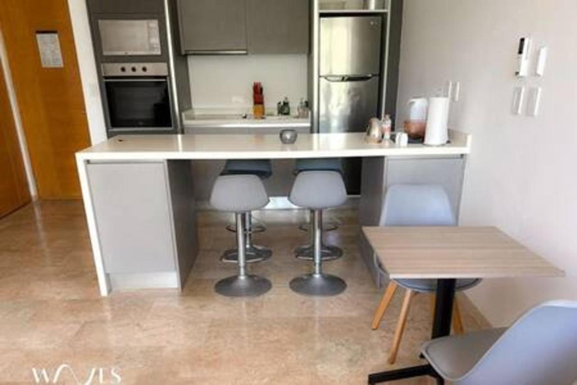 Luminous 1 Br. Steps Away From The Apartment *