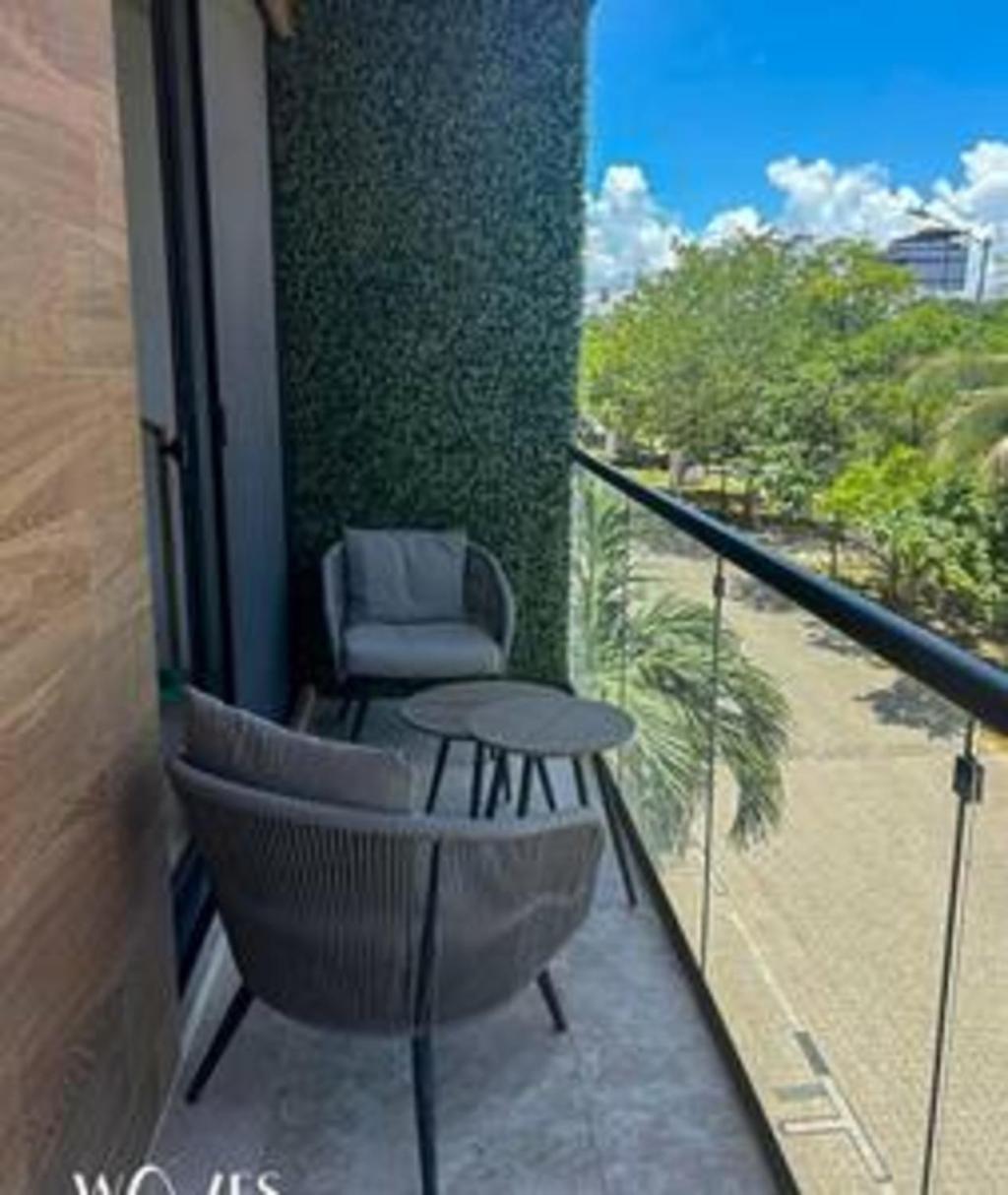 Luminous 1 Br. Steps Away From The * Playa del Carmen