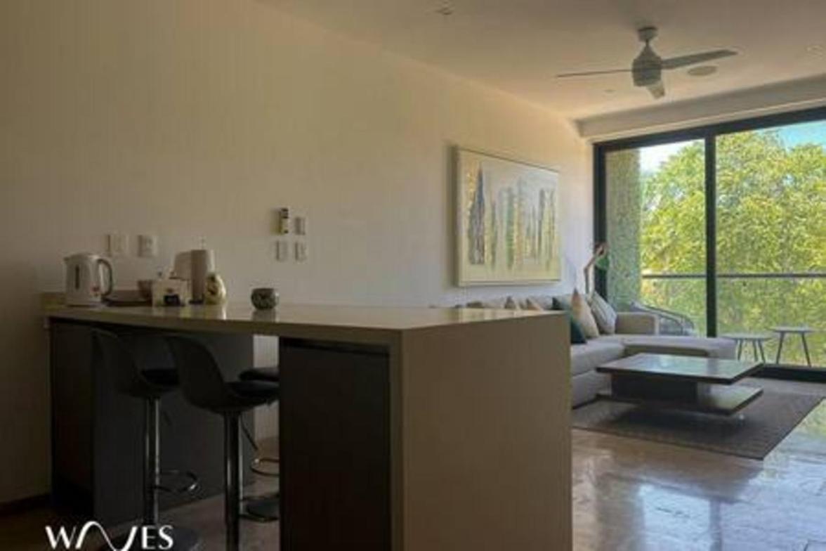 Luminous 1 Br. Steps Away From The Apartment