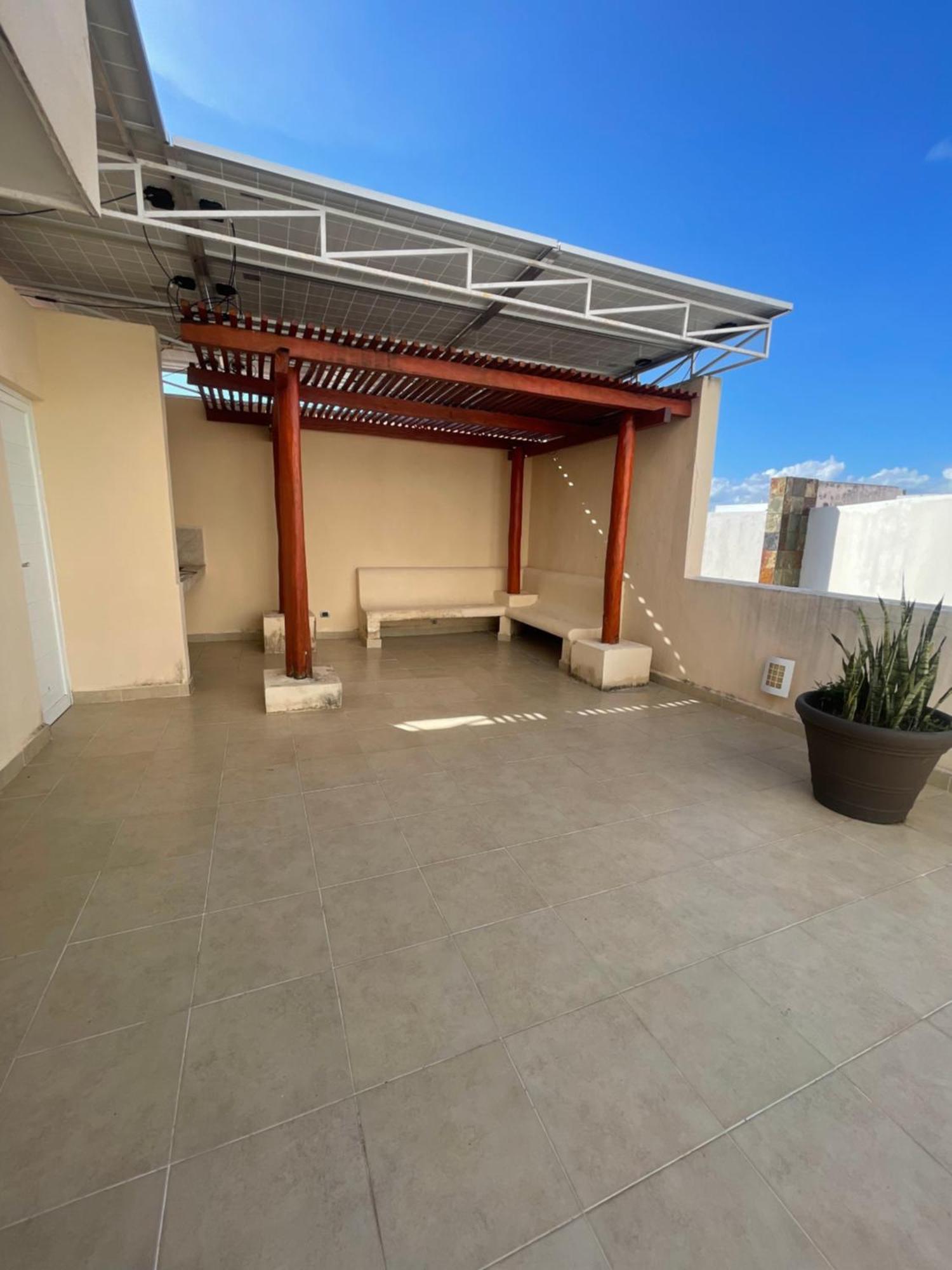 Spacious 1 Block From The Apartment