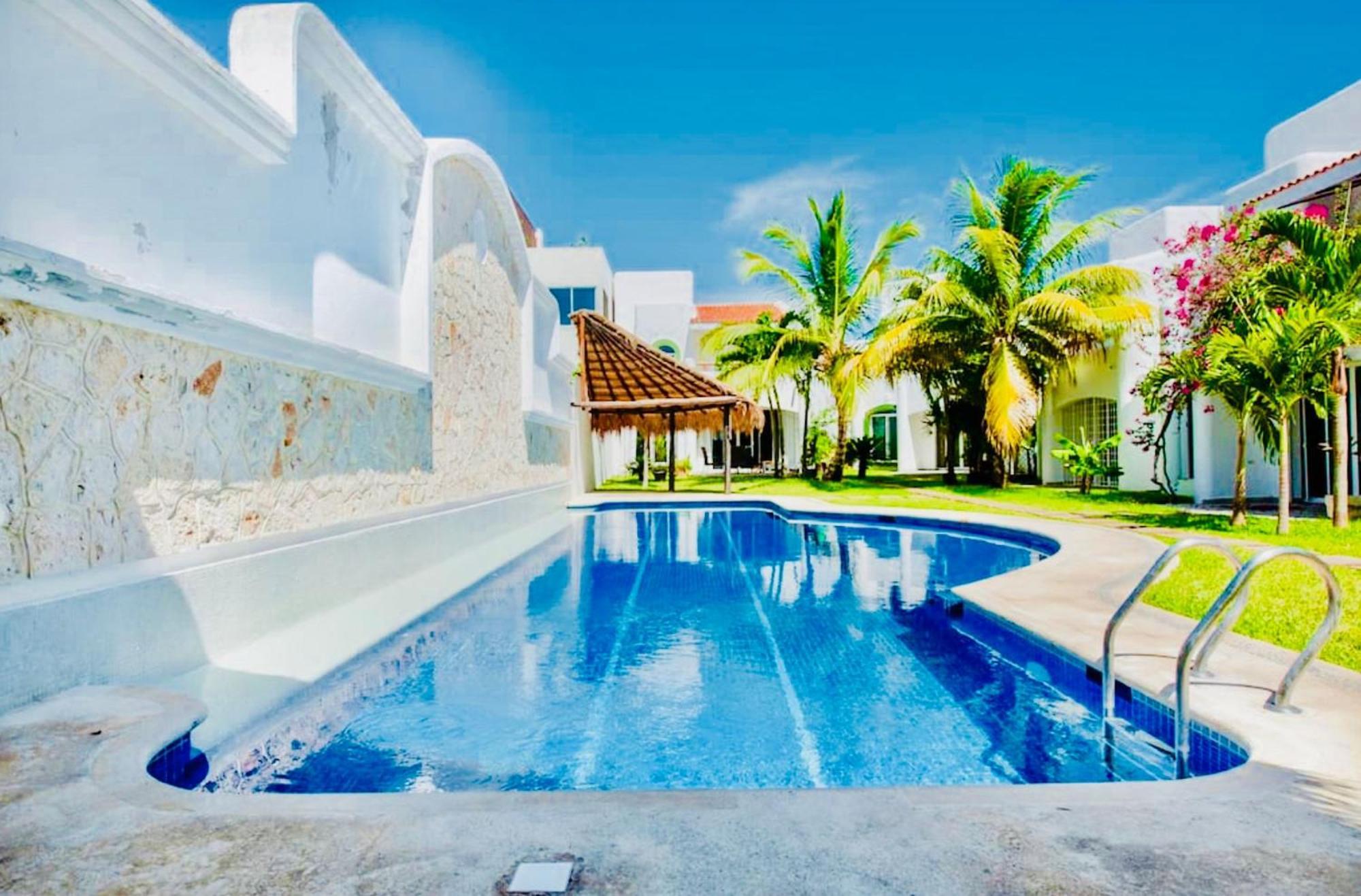 Gorgeous With Pool E7 Playacar Phase 2 Biệt thự *