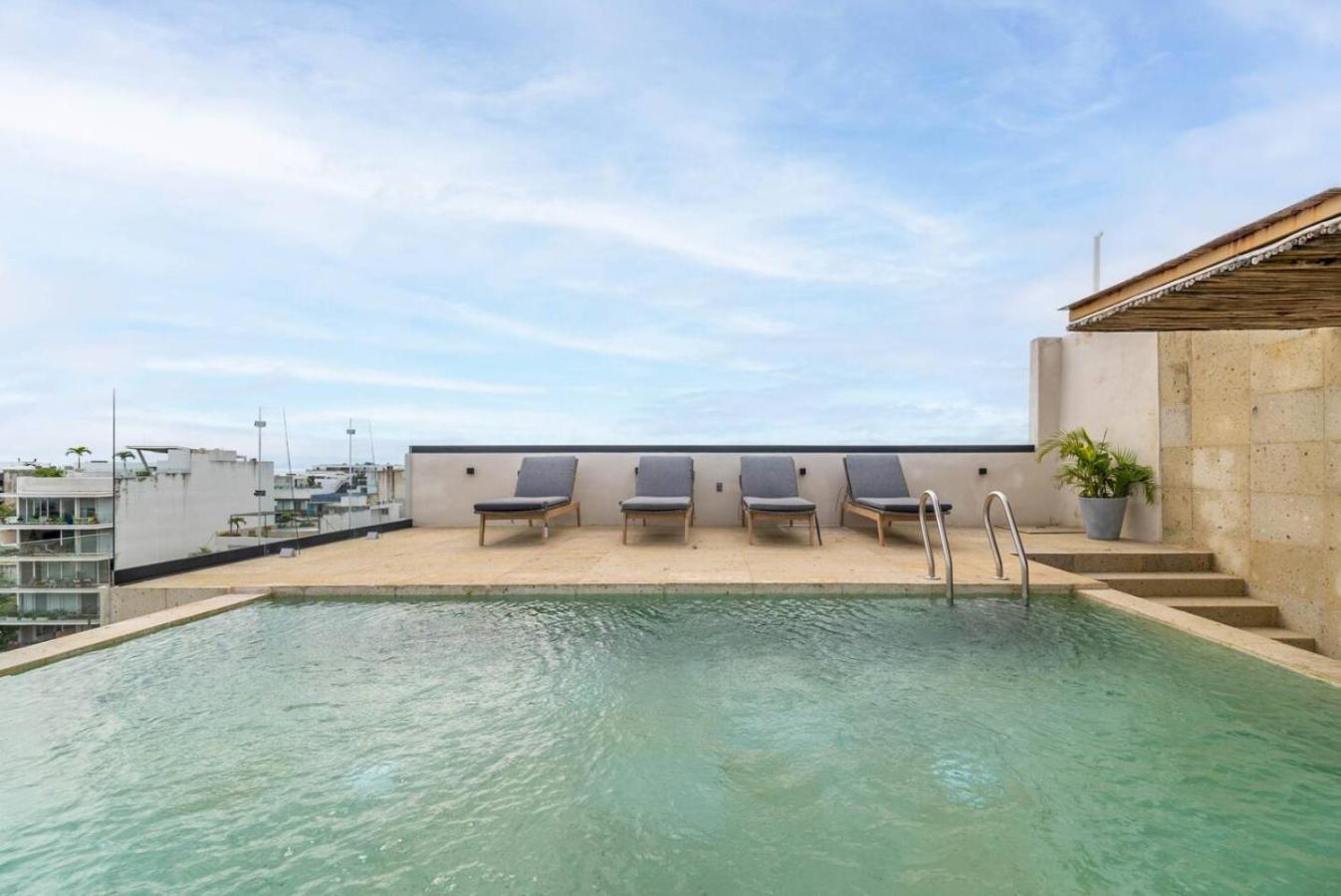 Holiday home Lux With Rooftop Pool, Walk To And 5th Ave *