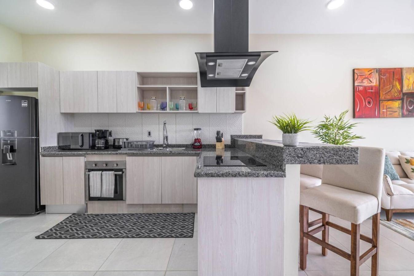 Holiday home Stylish 2 Bedroom With Balcony, Rooftop Pool, Hottub