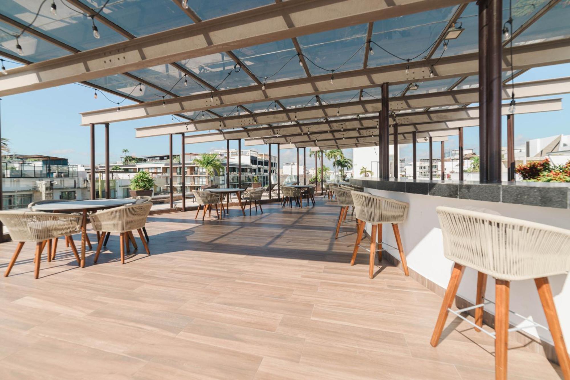 Spacious 200m From & 5th Ave *