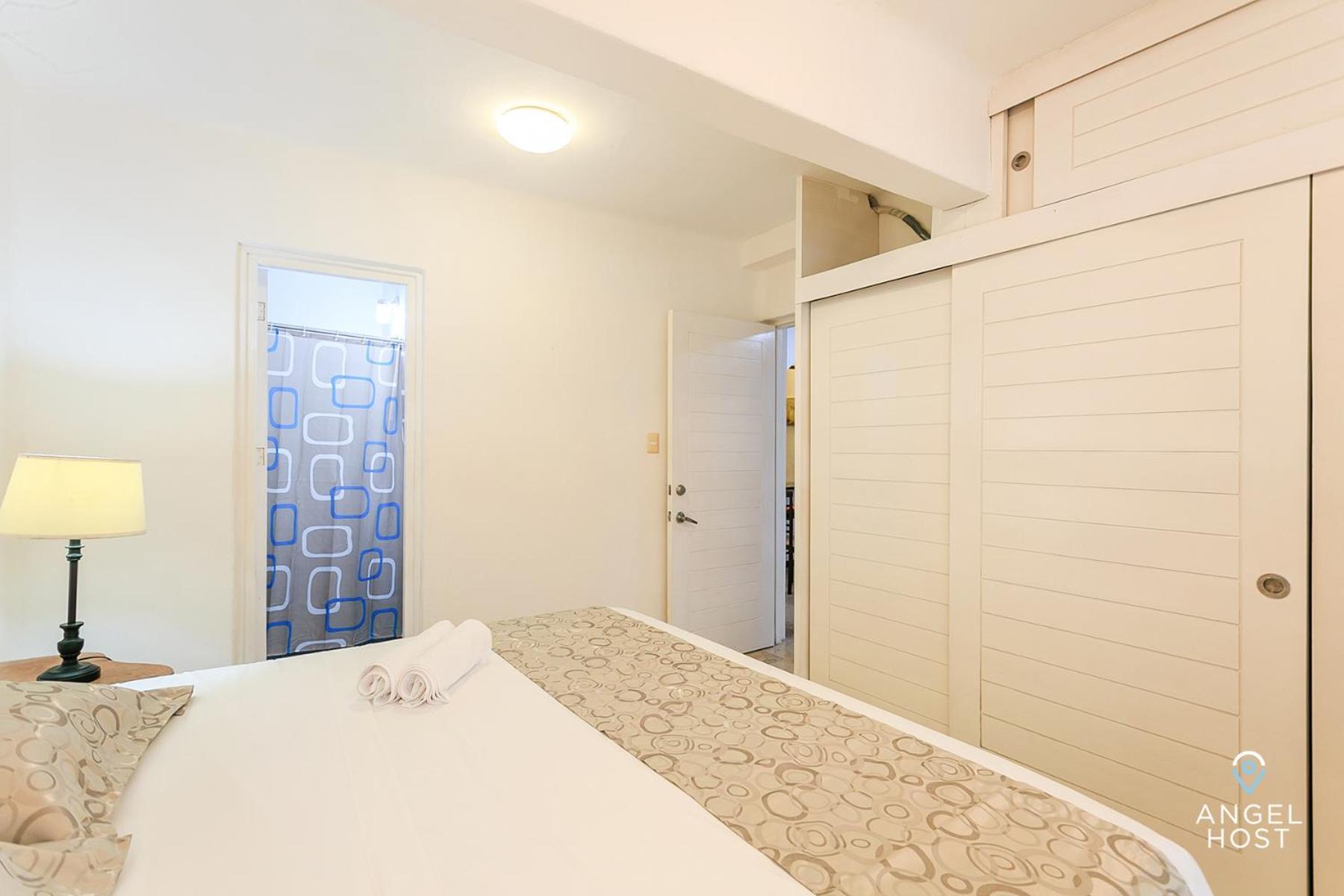 Amazing Location Steps To & Nightlife *