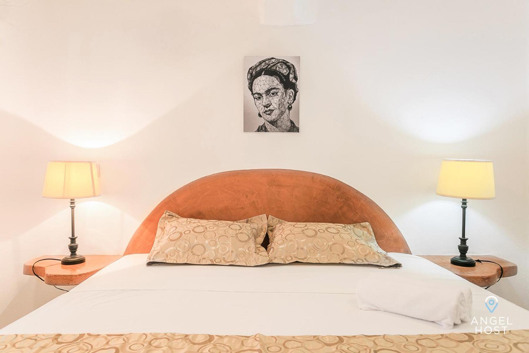 Apartment Amazing Location Steps To & Nightlife *