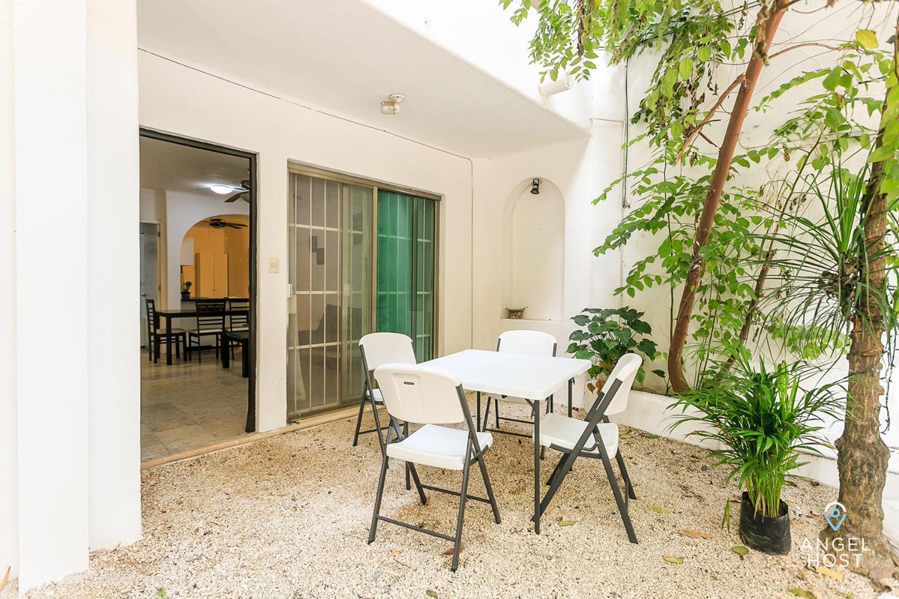 Amazing Location Steps To & Nightlife Apartment Playa del Carmen