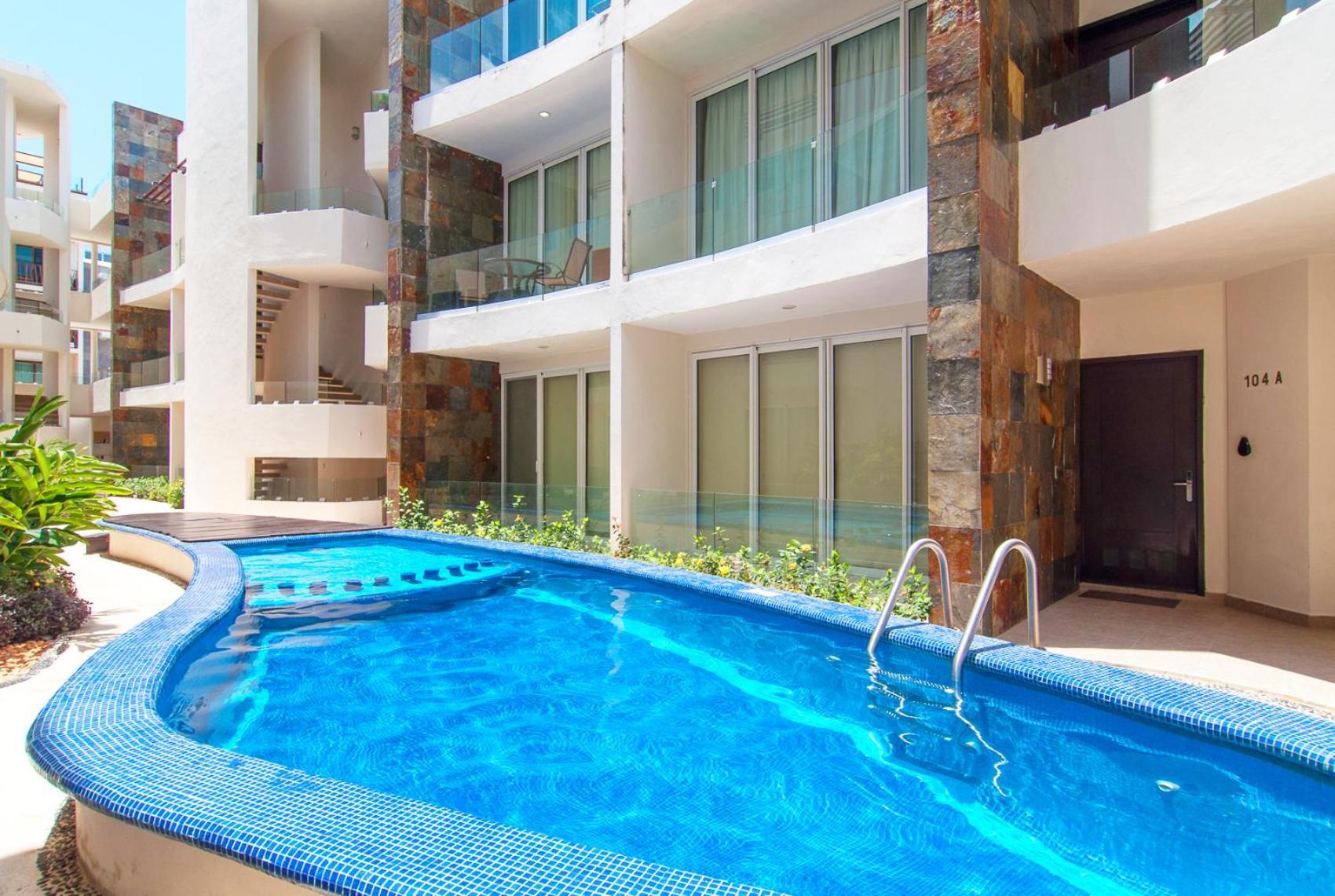 Holiday home Exceptional Location Near Beach, Pool-view Balcony