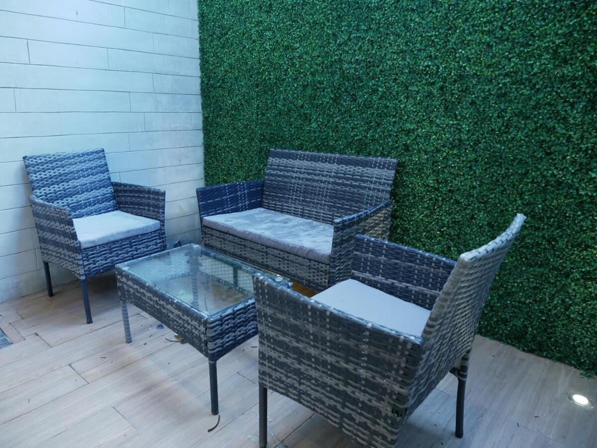 Perfect 3 Blocks From 5th Av Blu38