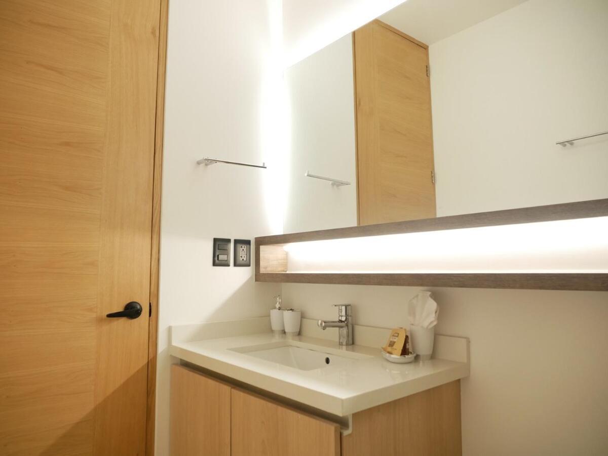 Perfect 3 Blocks From 5th Av Blu38