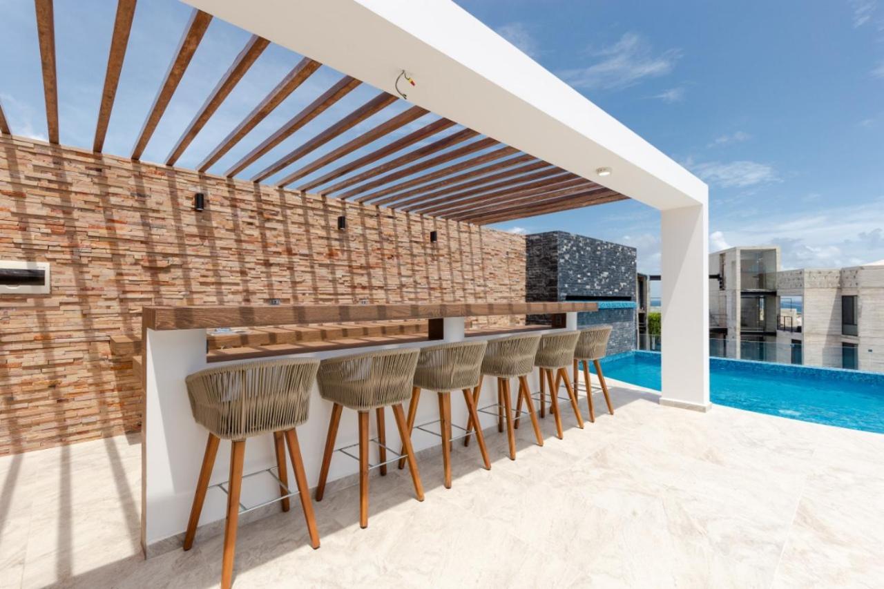 Luxury Dep Whit Pool *