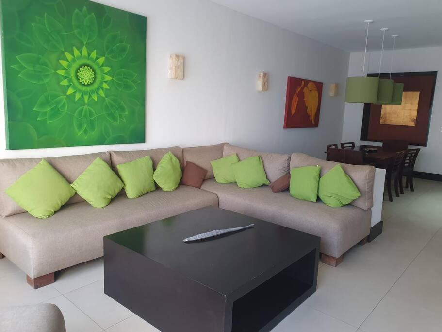 Beachfront Bliss: 2br/2ba Seaside Living Playa del Carmen