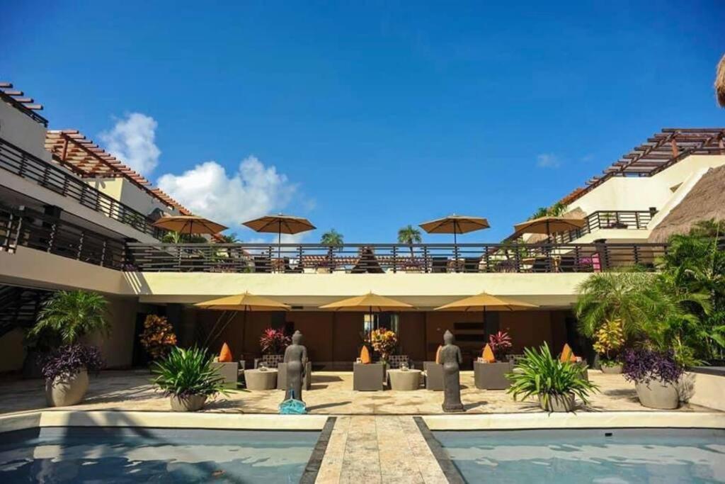 Apartment Beachfront Bliss: 2br/2ba Seaside Living *