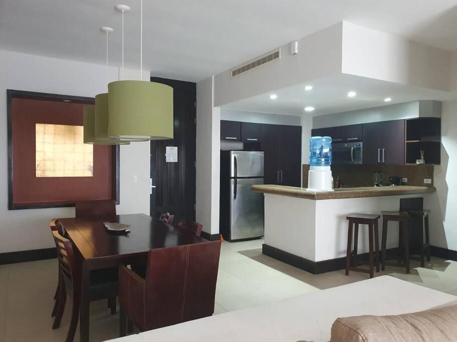 Beachfront Bliss: 2br/2ba Seaside Living Playa del Carmen