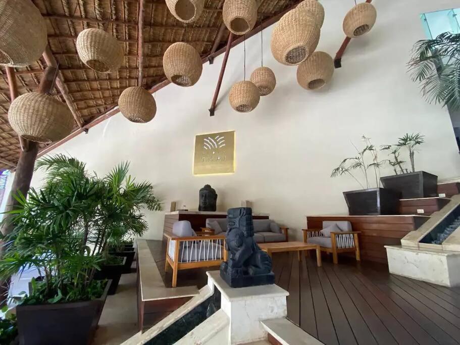 Apartment Beachfront Bliss: 2br/2ba Seaside Living