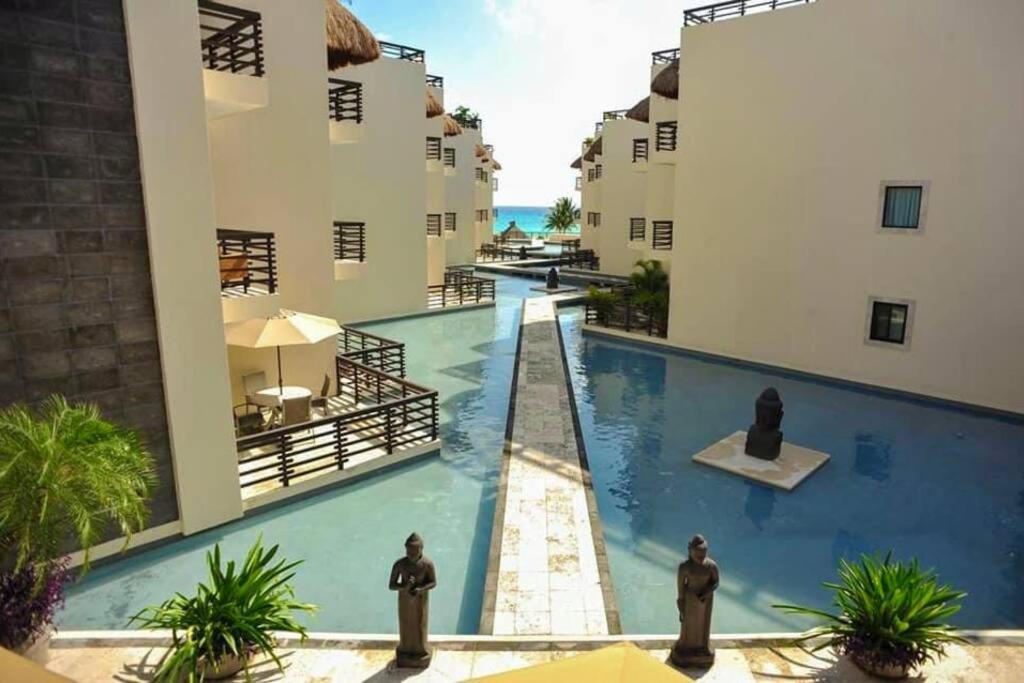 Beachfront Bliss: 2br/2ba Seaside Living Playa del Carmen