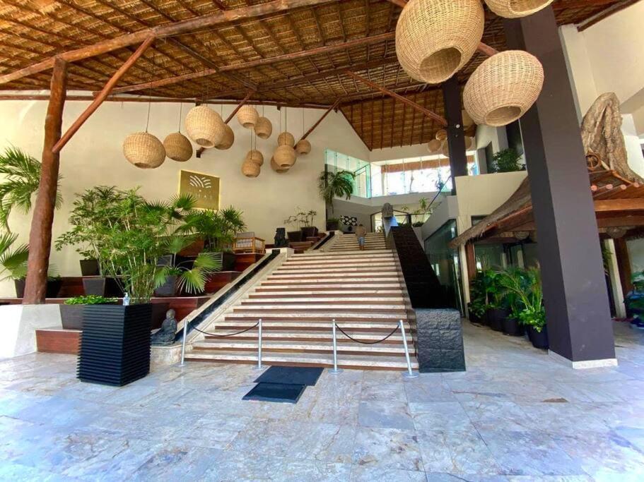 Beachfront Bliss: 2br/2ba Seaside Living Apartment *