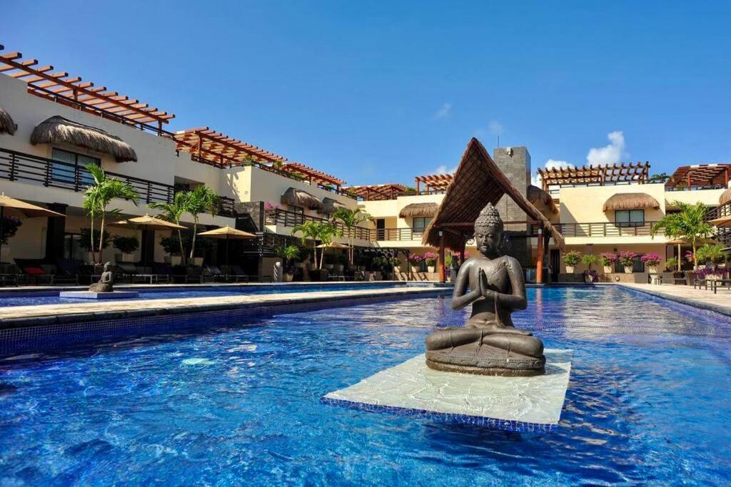 Beachfront Bliss: 2br/2ba Seaside Living Apartment Playa del Carmen