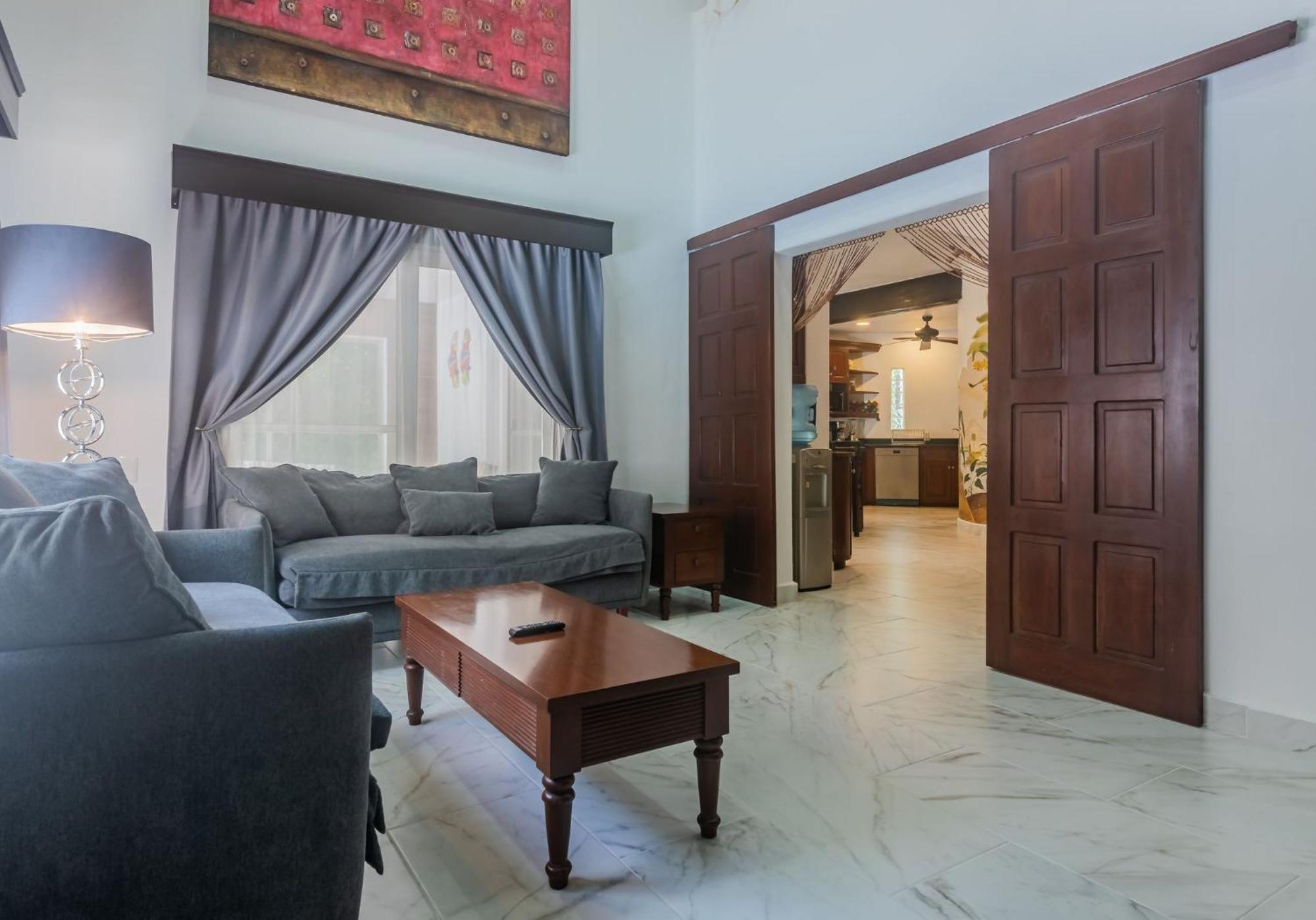 Villa Holiday, Weekly Monthly Discount Private Pool, Bbq, Family Friendly *