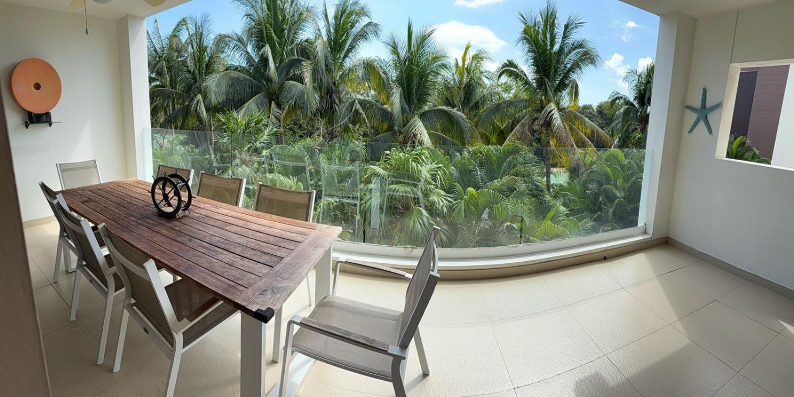 In With Private Apartment