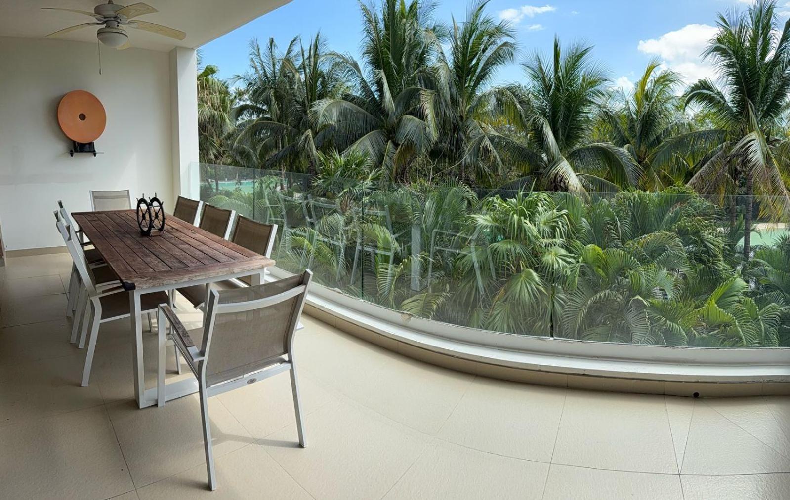 In With Private Apartment *