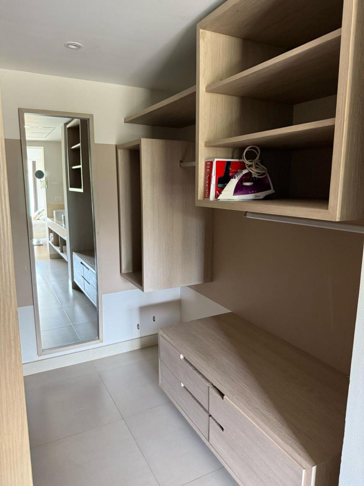 Apartment In With Private