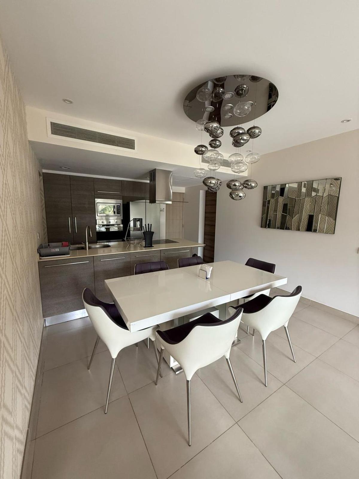In With Private Apartment *
