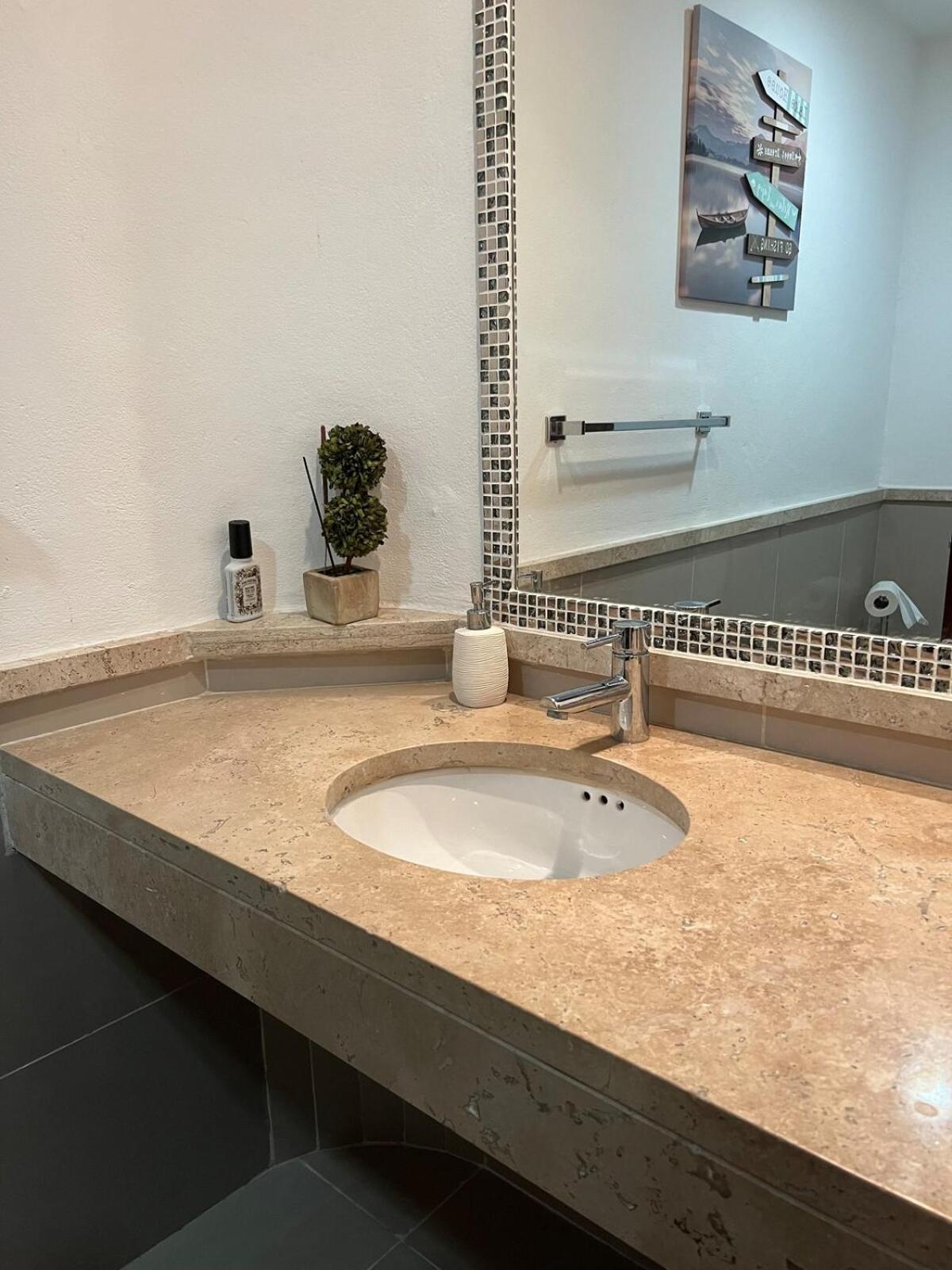 Quiet 3 Bedrooms, 2 Swimming Pools, 5th Avenue, The Sea Is Nearby! Apartment Playa del Carmen