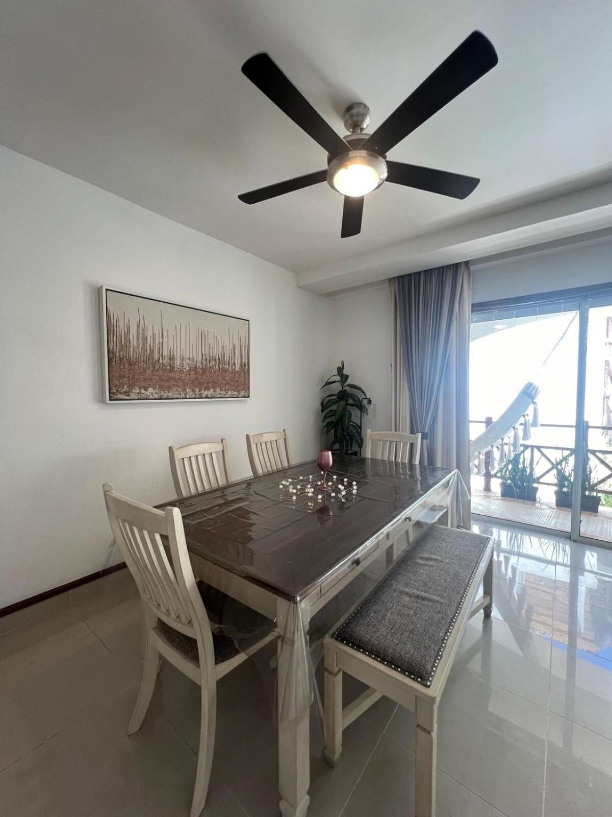 Quiet 3 Bedrooms, 2 Swimming Pools, 5th Avenue, The Sea Is Nearby!