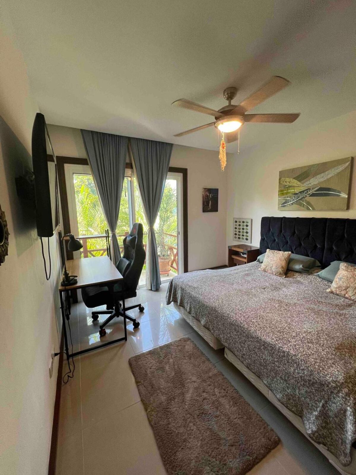Quiet 3 Bedrooms, 2 Swimming Pools, 5th Avenue, The Sea Is Nearby! *