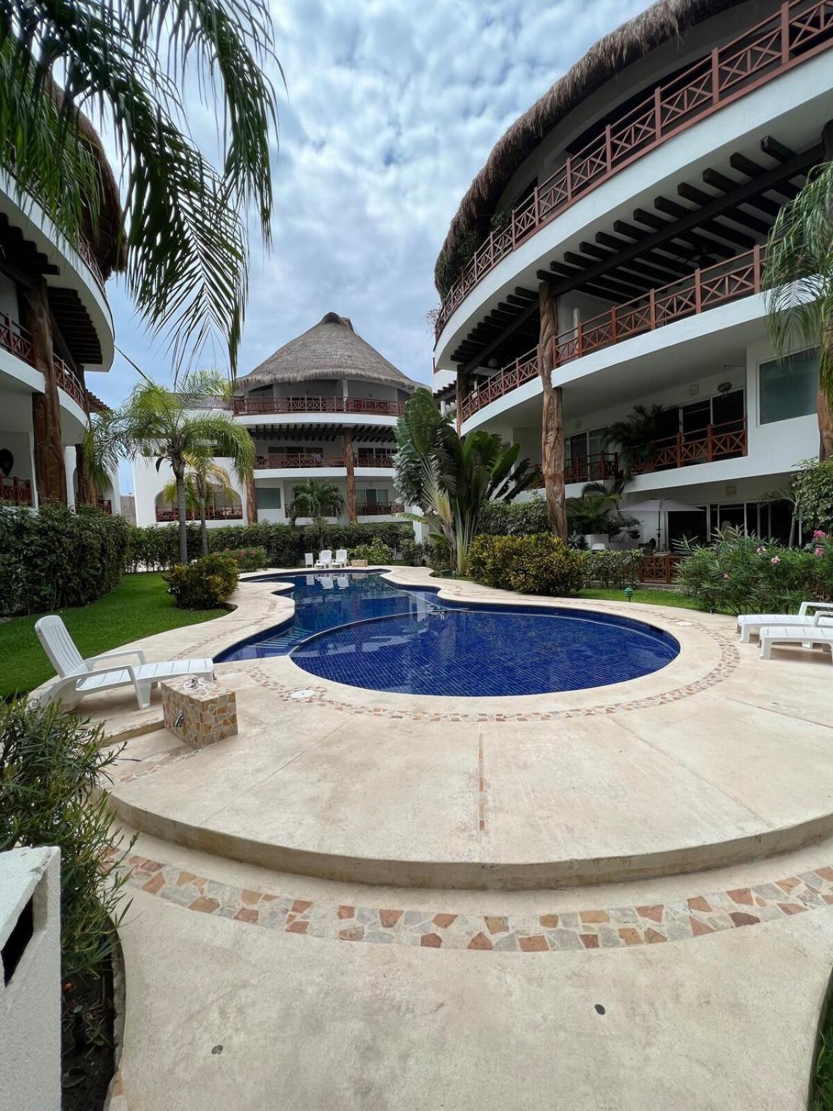 Quiet 3 Bedrooms, 2 Swimming Pools, 5th Avenue, The Sea Is Nearby! Apartment Playa del Carmen