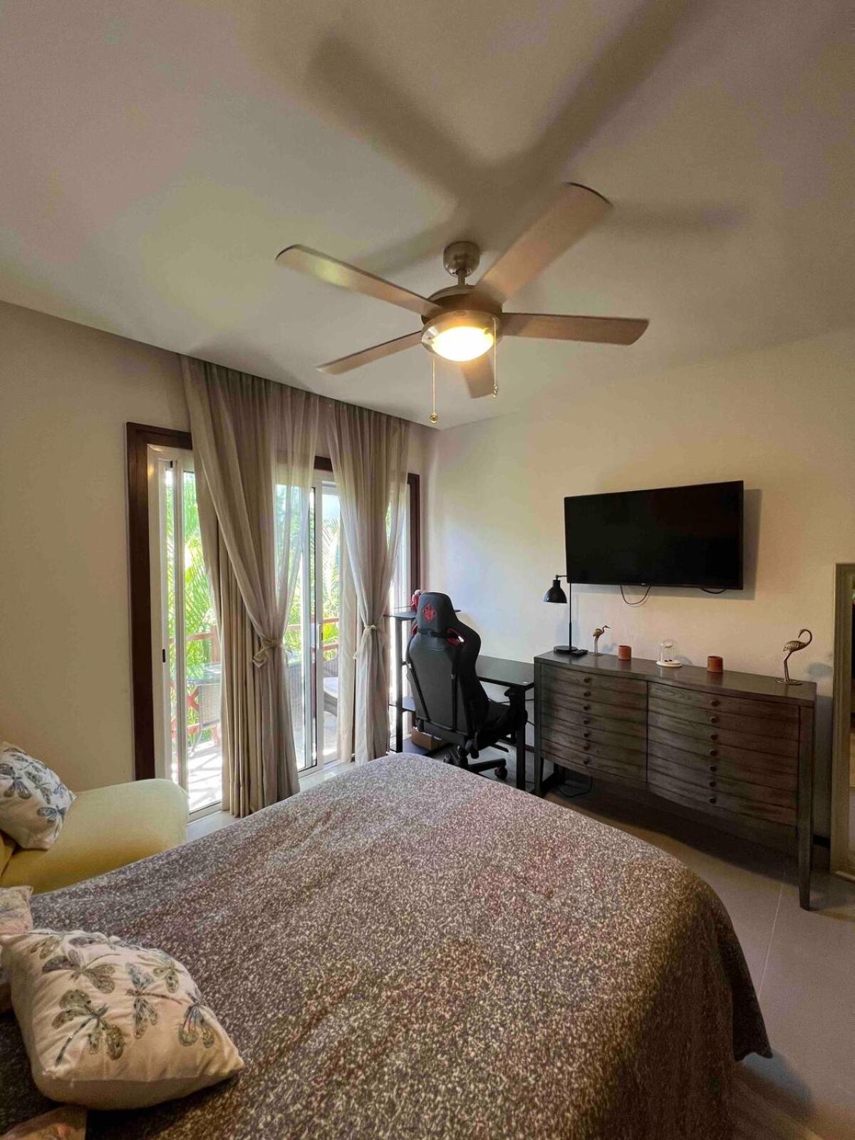 Quiet 3 Bedrooms, 2 Swimming Pools, 5th Avenue, The Sea Is Nearby! *