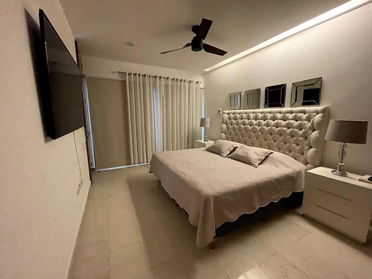 5th Avenue Quiet Luxury With Jacuzzi Beachfront