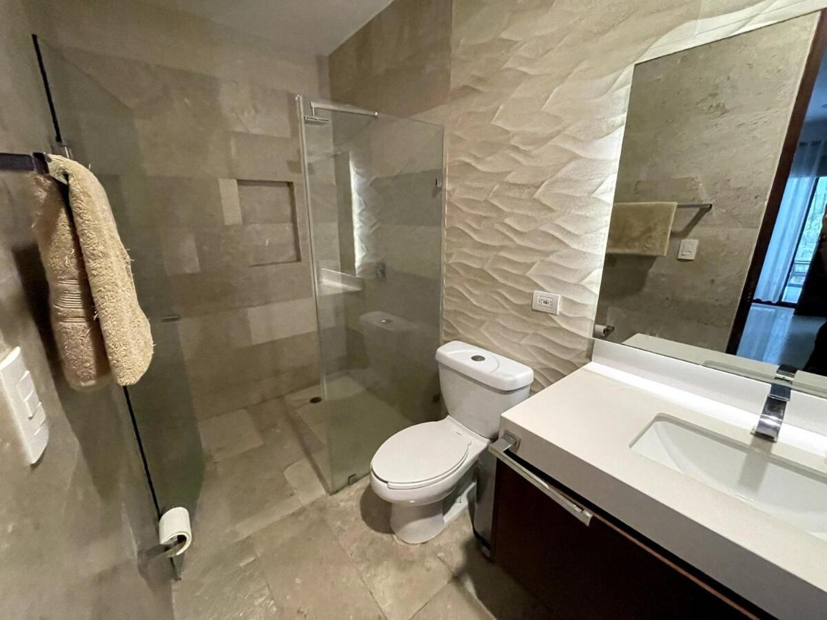 5th Avenue Quiet Luxury With Jacuzzi Beachfront