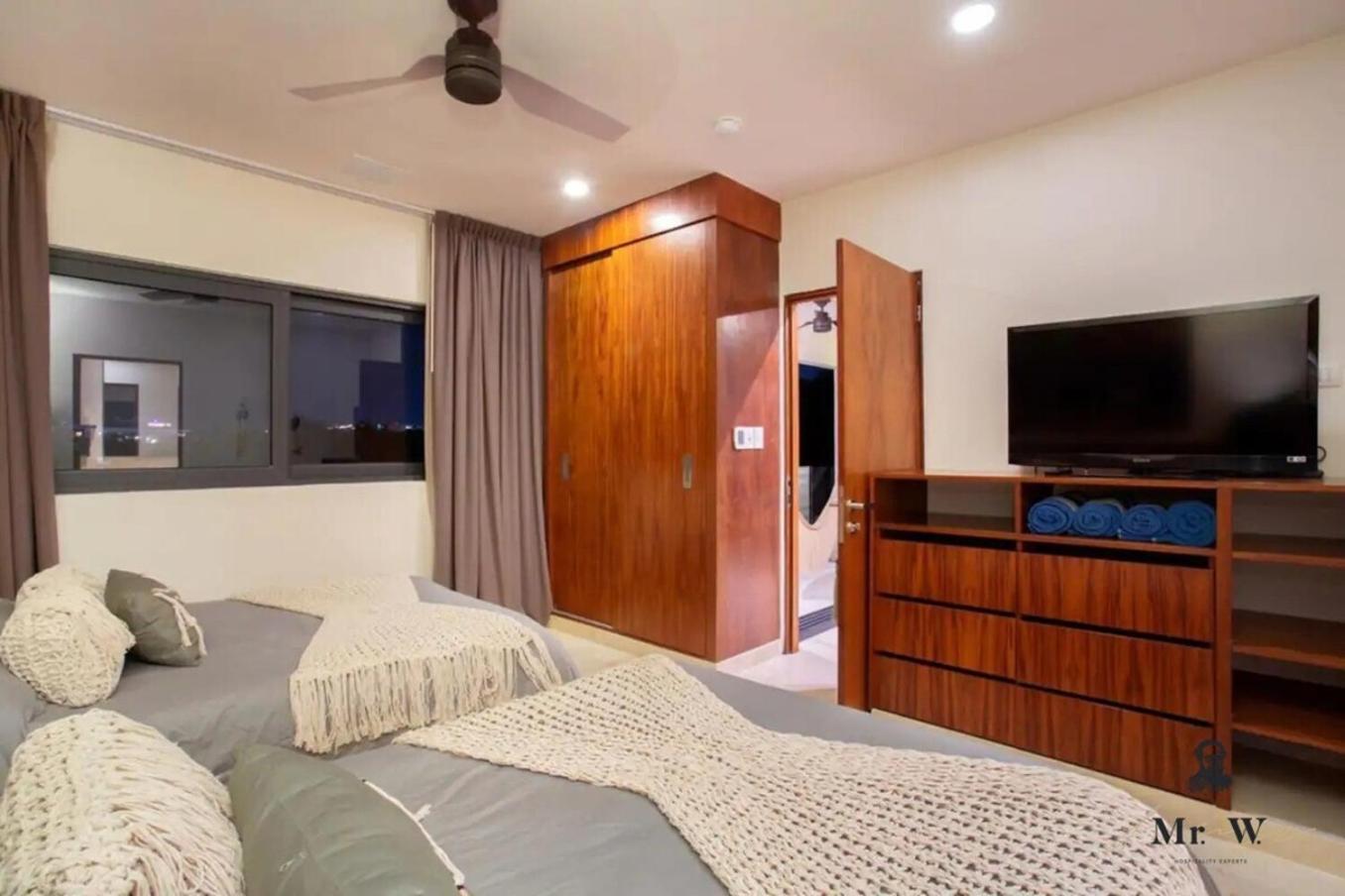 Private Pool Ph, Walk To Beach, 38th & 5th