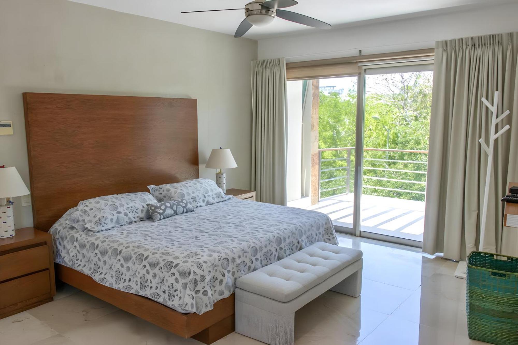 Exclusive Via Steps From 5th Avenue & Beaches Apartment