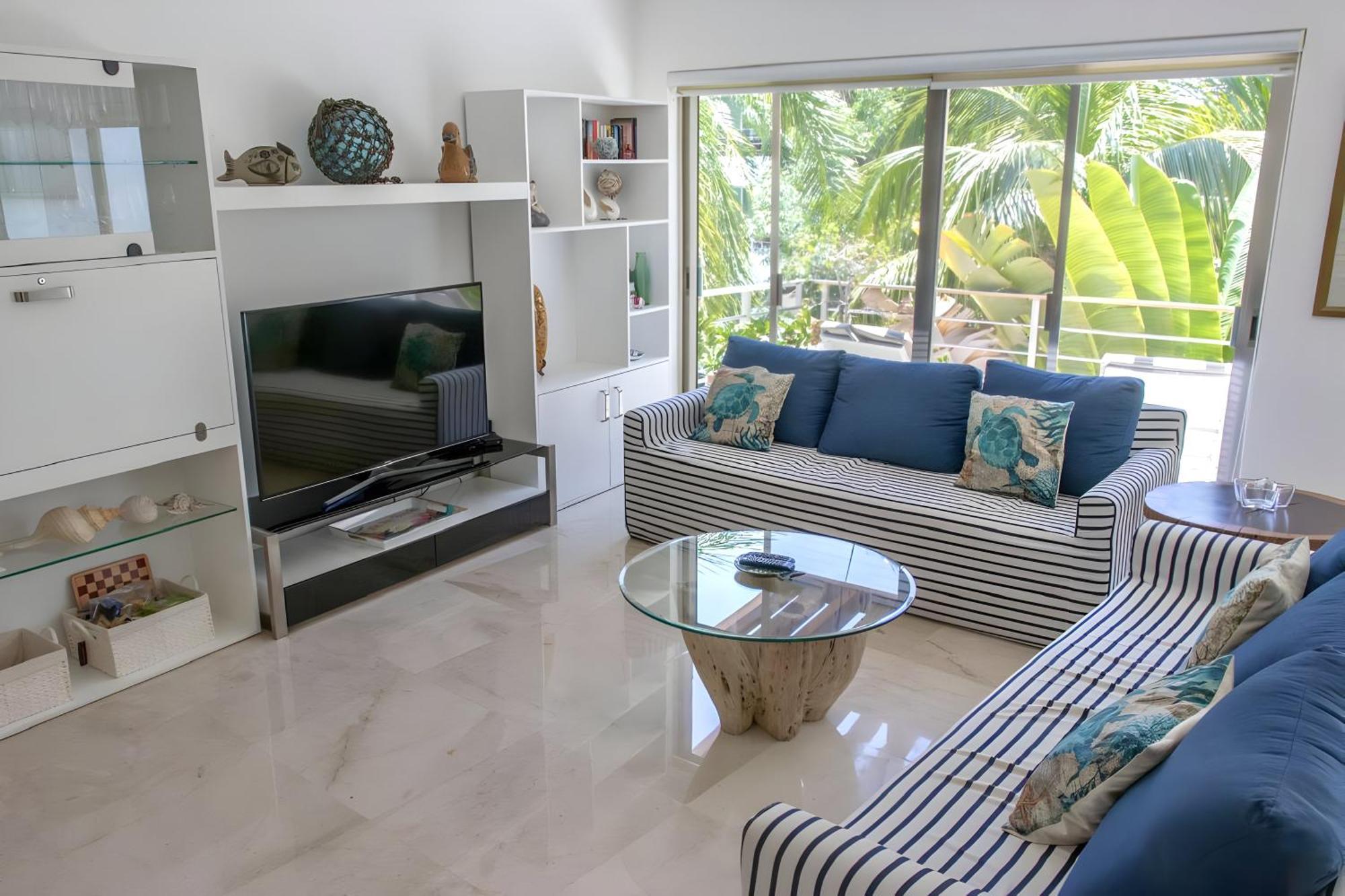 Exclusive Via Steps From 5th Avenue & Beaches Apartment