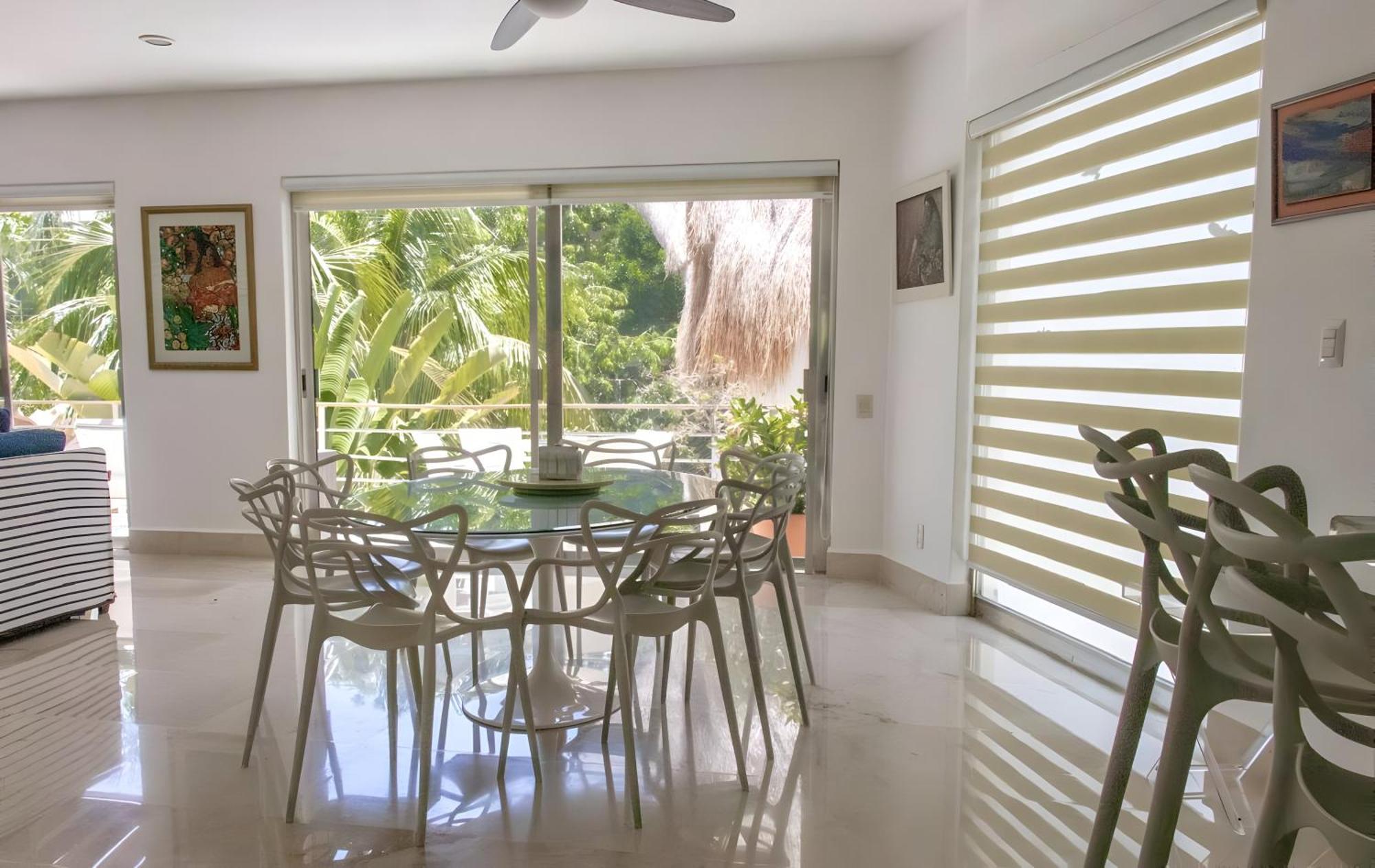 Exclusive Via Steps From 5th Avenue & Beaches Apartment *