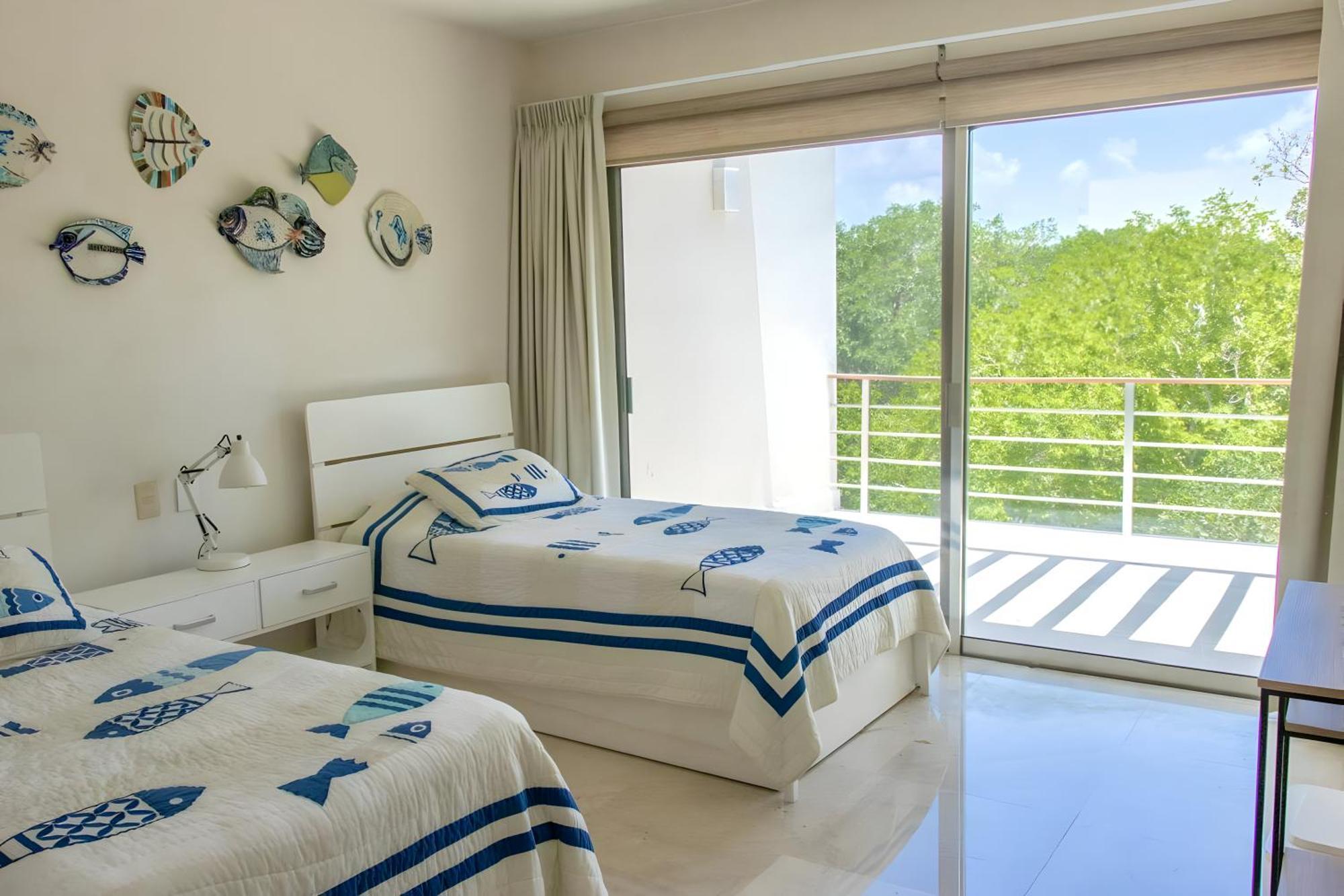 Exclusive Via Steps From 5th Avenue & Beaches *