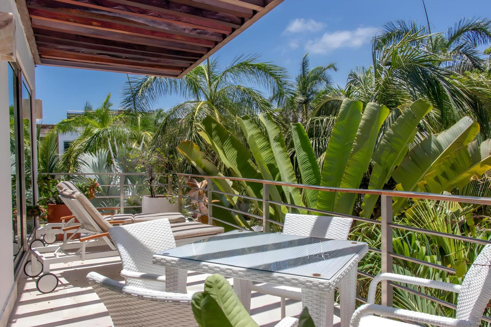 Exclusive Via Steps From 5th Avenue & Beaches Apartment