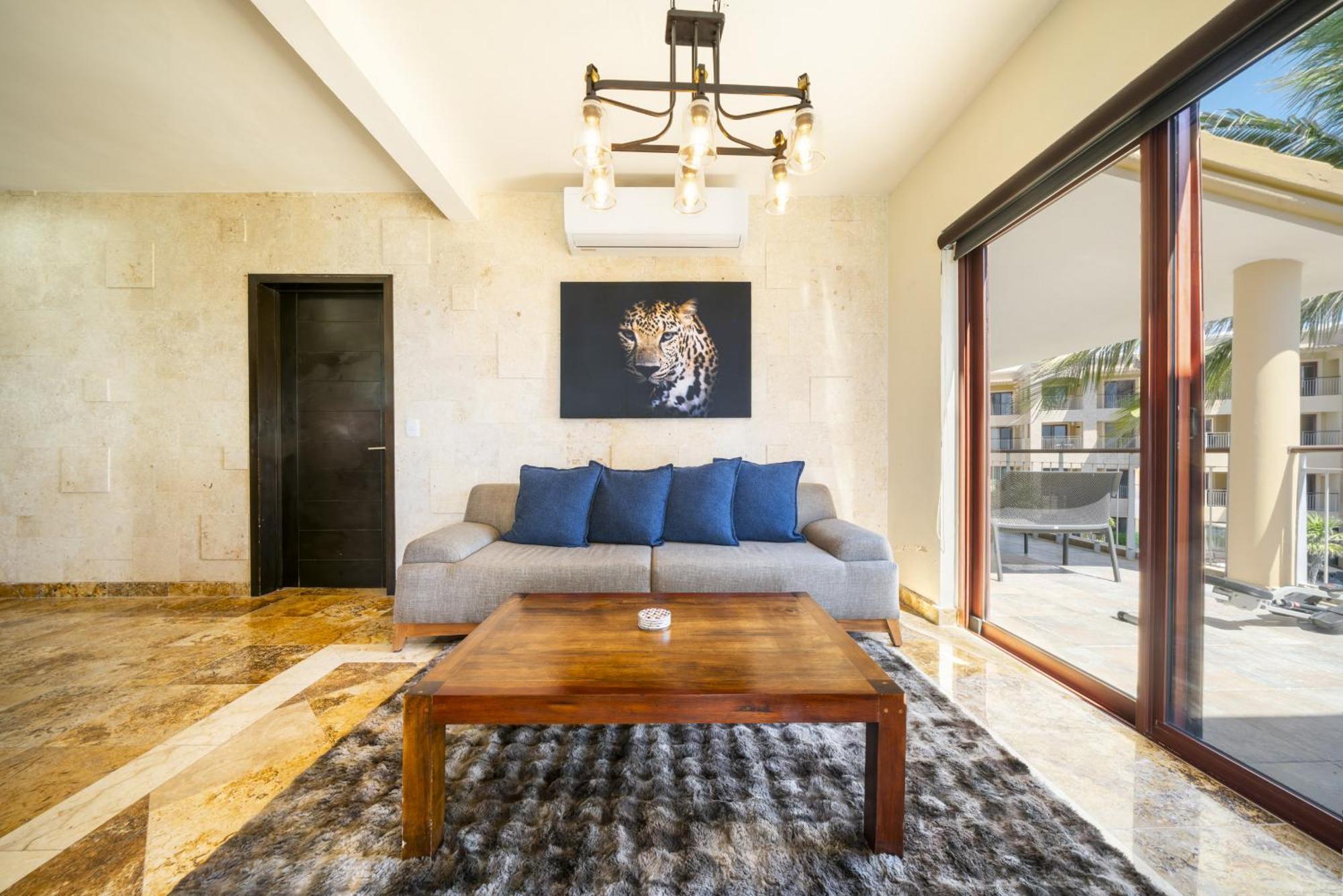 Luxury Beachfront With 3 Bedrooms & Ocean View - El Faro Residences Apartment *